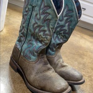 Ladies Laredo Boots size 6.5.. like new.
